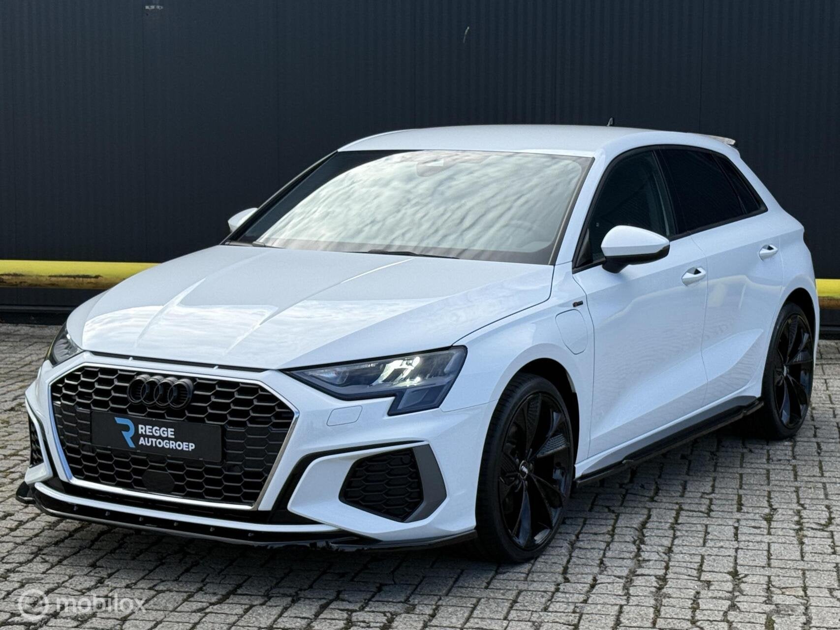 Audi A3 Sportback 40 TFSI e S-Line S3 UITGEVOERD | MAXTON, Auto's, Audi, Euro 6, 4 cilinders, 1535 kg, Wit