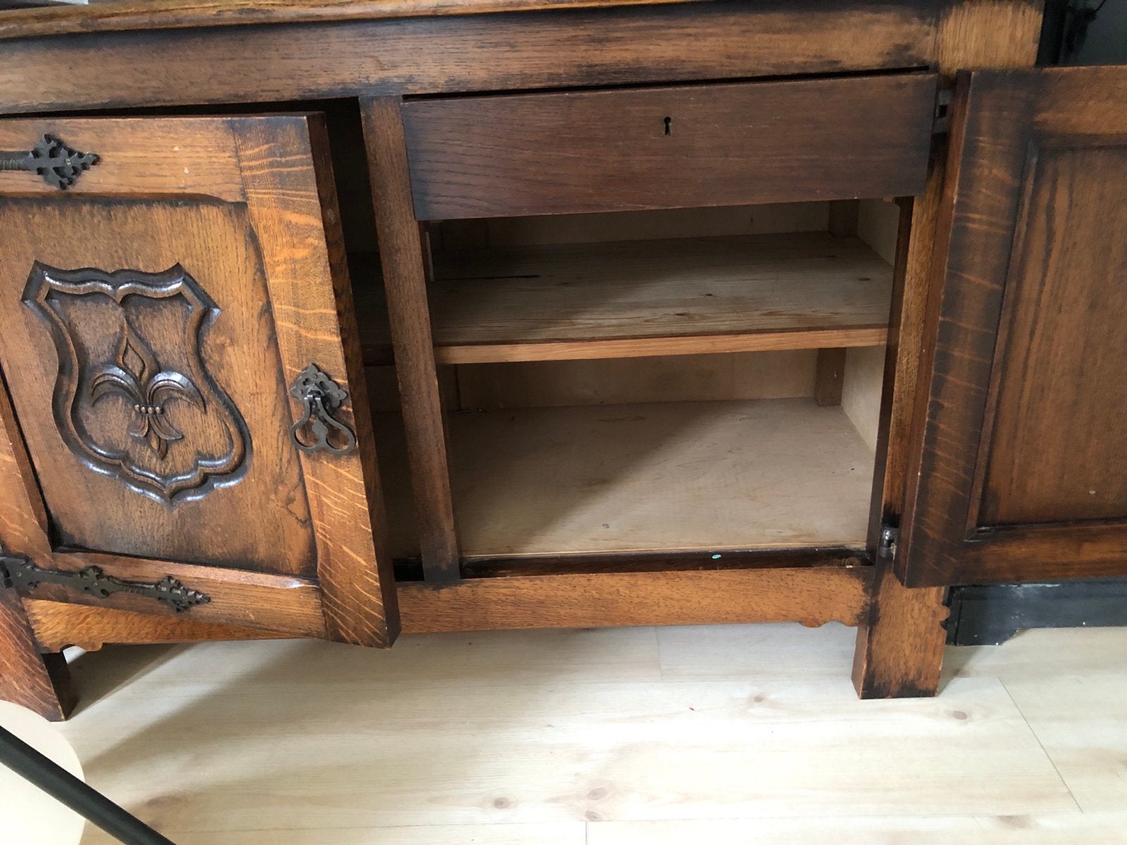 Antiek eiken dressoir met houtsnijwerk, Antiek en Kunst, Ophalen