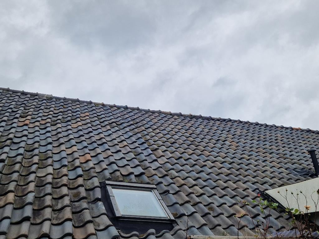 Te koop partij dakpannen De Valk Meuwissen ca 4000 stuks, Ophalen, Gebruikt, Steen of Klei, Blauw
