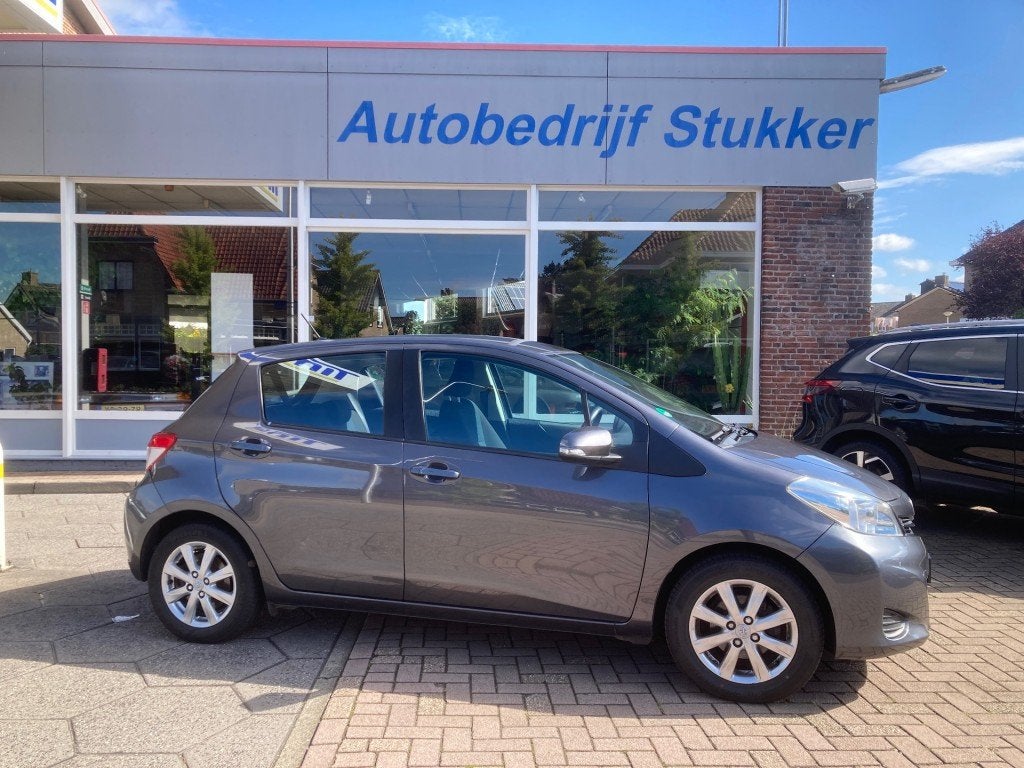 Toyota YARIS 1.33 Vvt-i Aspiration Camera Airco 5 drs. 12999, Voorwielaandrijving, 4 cilinders, Bedrijf, Handgeschakeld