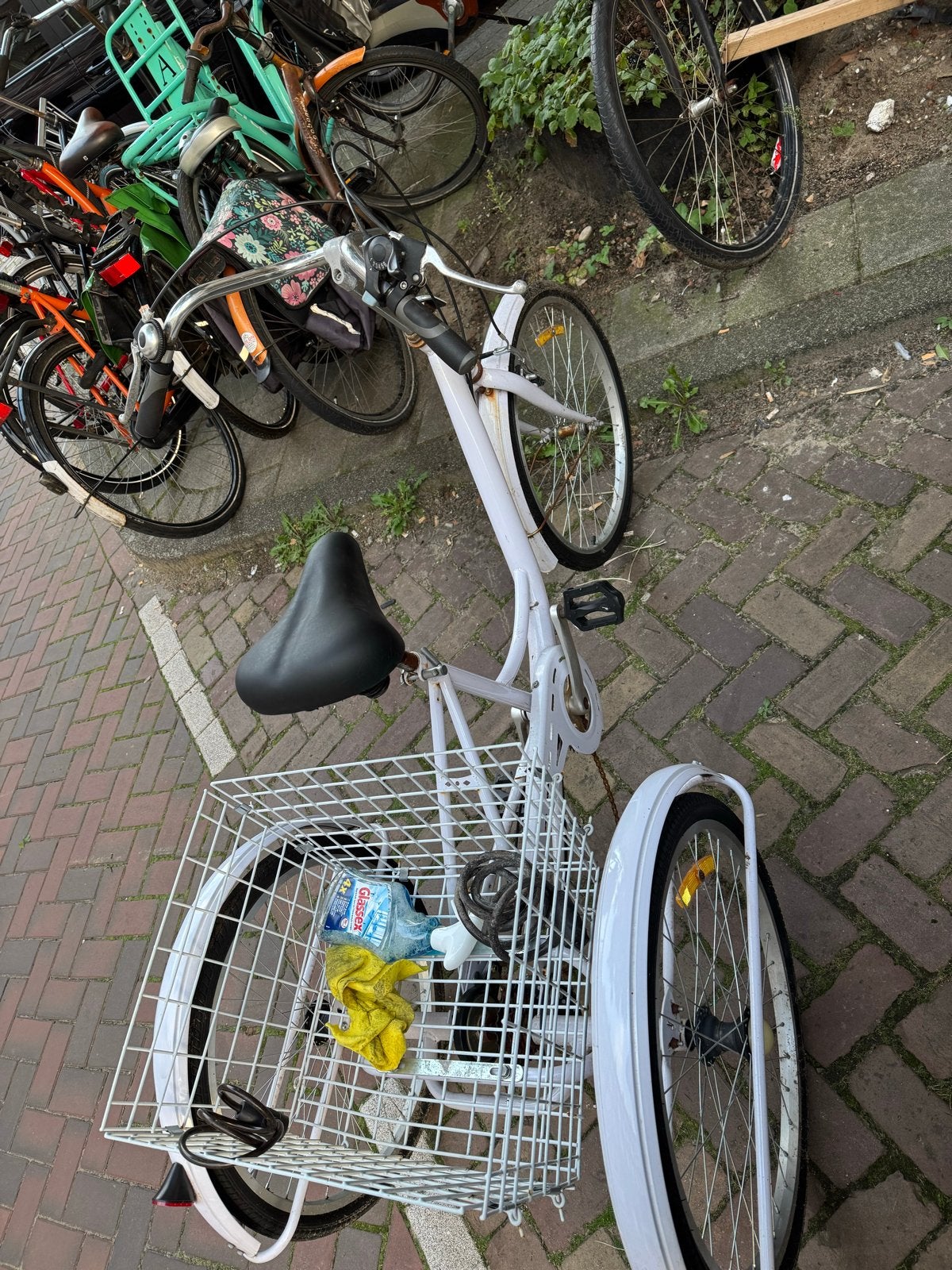Witte driewieler fiets met mand - Ideaal voor boodschappen, Fietsen en Brommers, Ophalen, Gebruikt, Velgrem