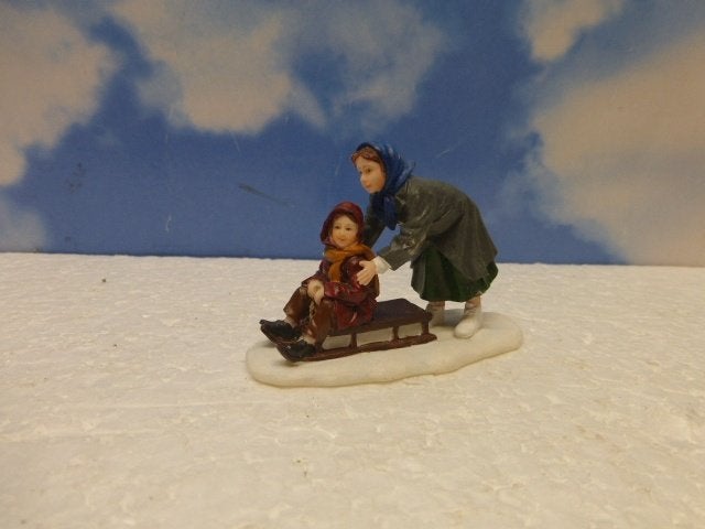 luville Mother and child skating kerstdorp poppetjes kerst, Ophalen of Verzenden, Zo goed als nieuw