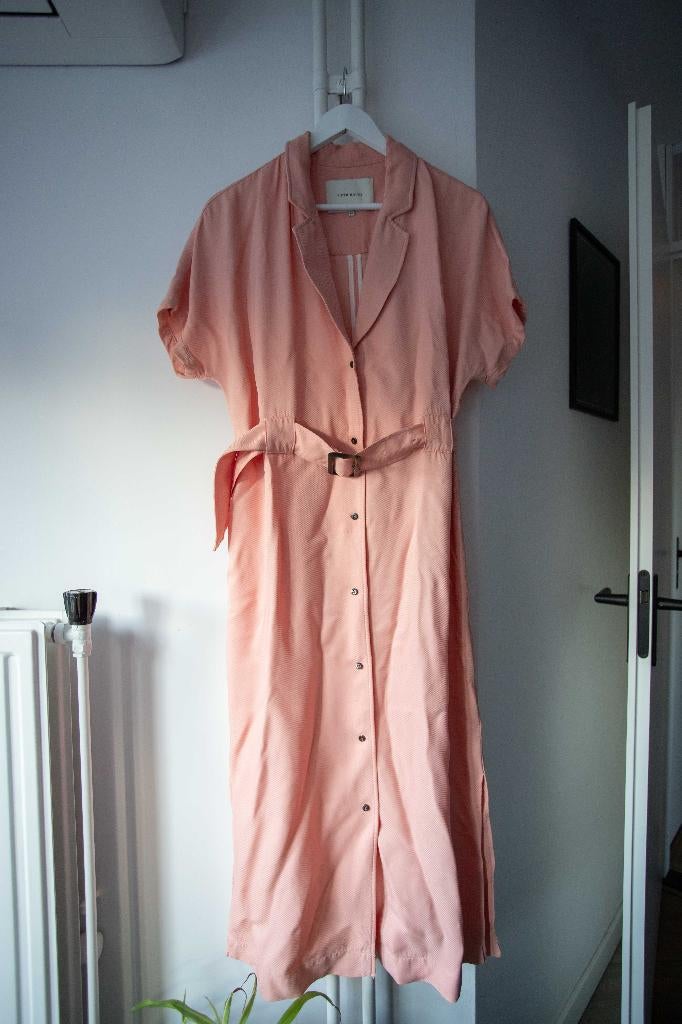 Roze jurk met riem maxi lengte Fifth House maat 40, Kleding | Dames, Jurken, Zo goed als nieuw, Maat 38/40 (M), Roze, Onder de knie