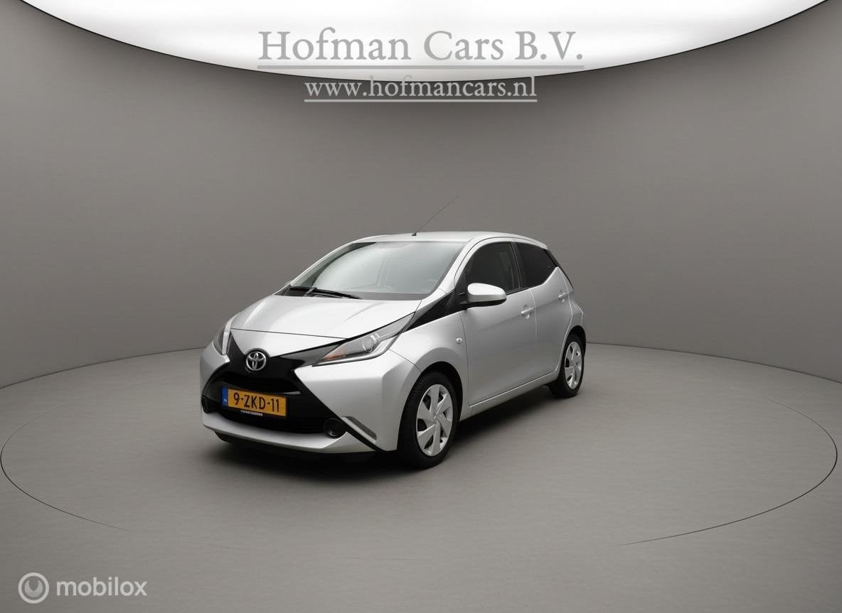 Toyota Aygo 1.0 VVT-i x-play | 5-Deurs | Achteruitrijcamera, Auto's, Voorwielaandrijving, Euro 5, Stof, Gebruikt