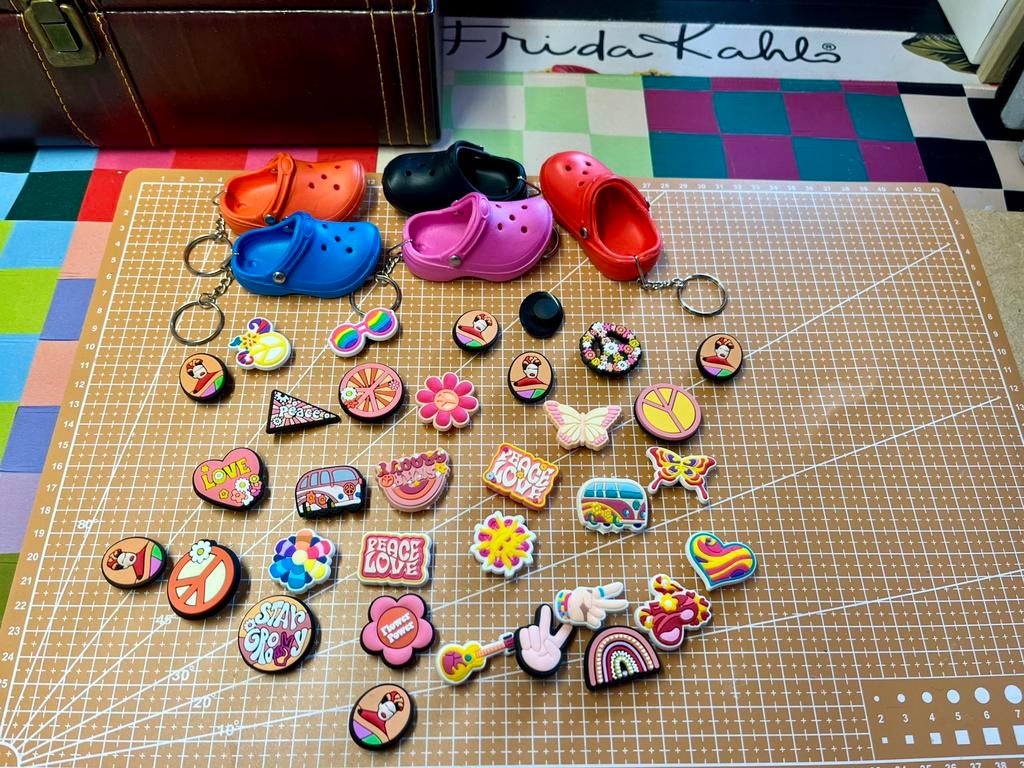 Crocs bedels, o.a. Frida Kahlo, per 4 st. prijs, zie beschr., Ophalen of Verzenden, Nieuw