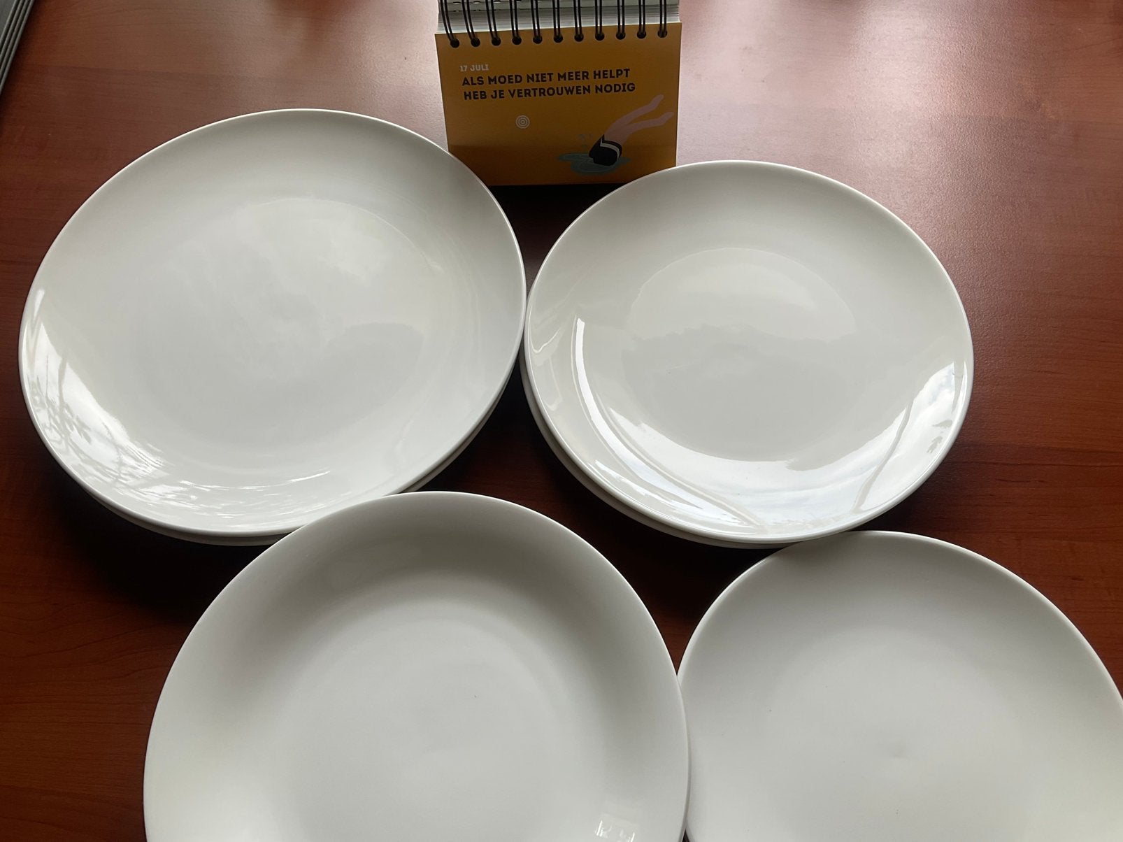 VT wonen / NIEUW new edition home servies : set 8 borden, Nieuw, Ophalen of Verzenden, Bord(en), Modern
