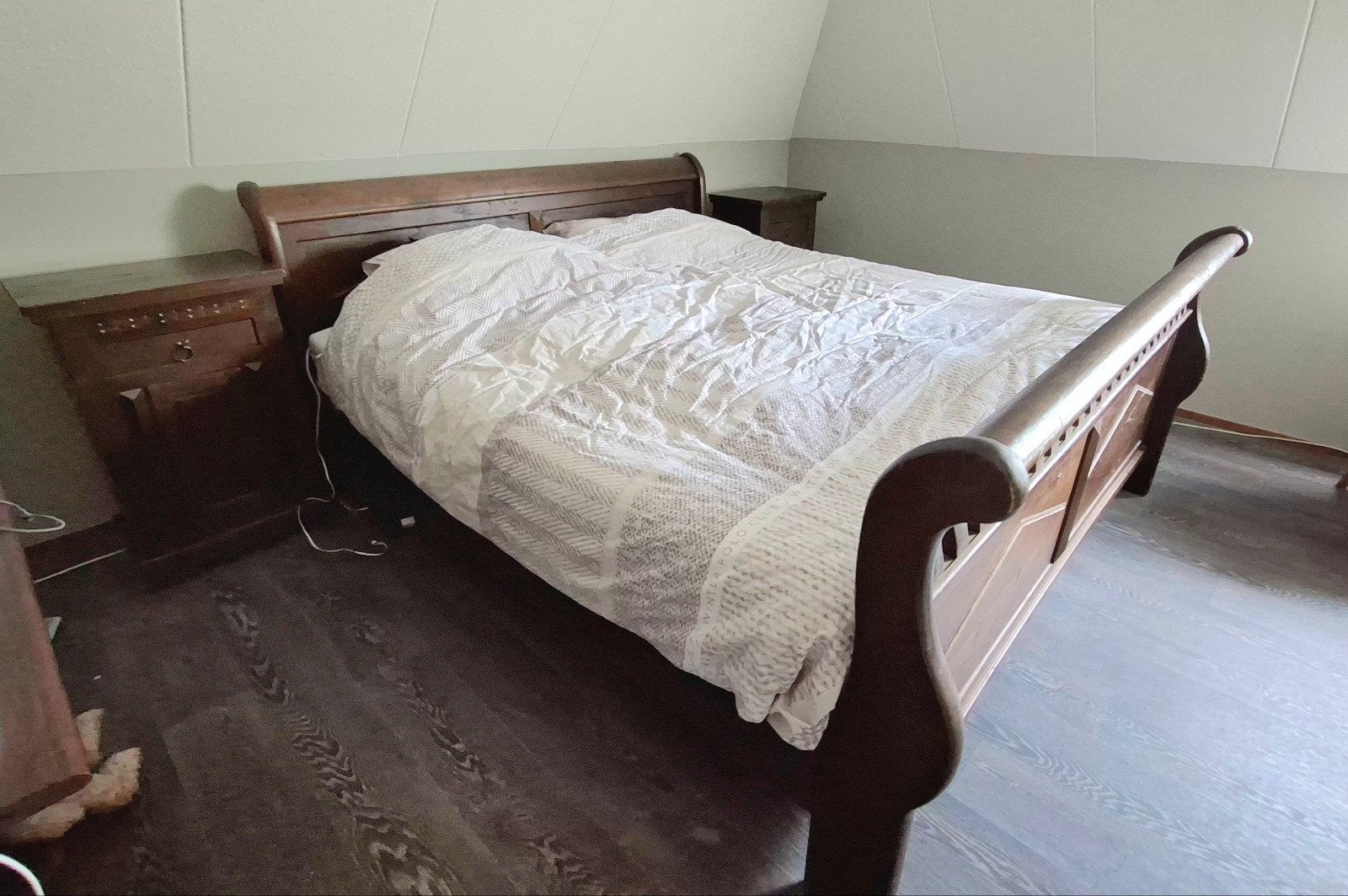 koloniaals, bed met 2 nachtkastjes, Ophalen, Gebruikt, Tweepersoons, 180 cm