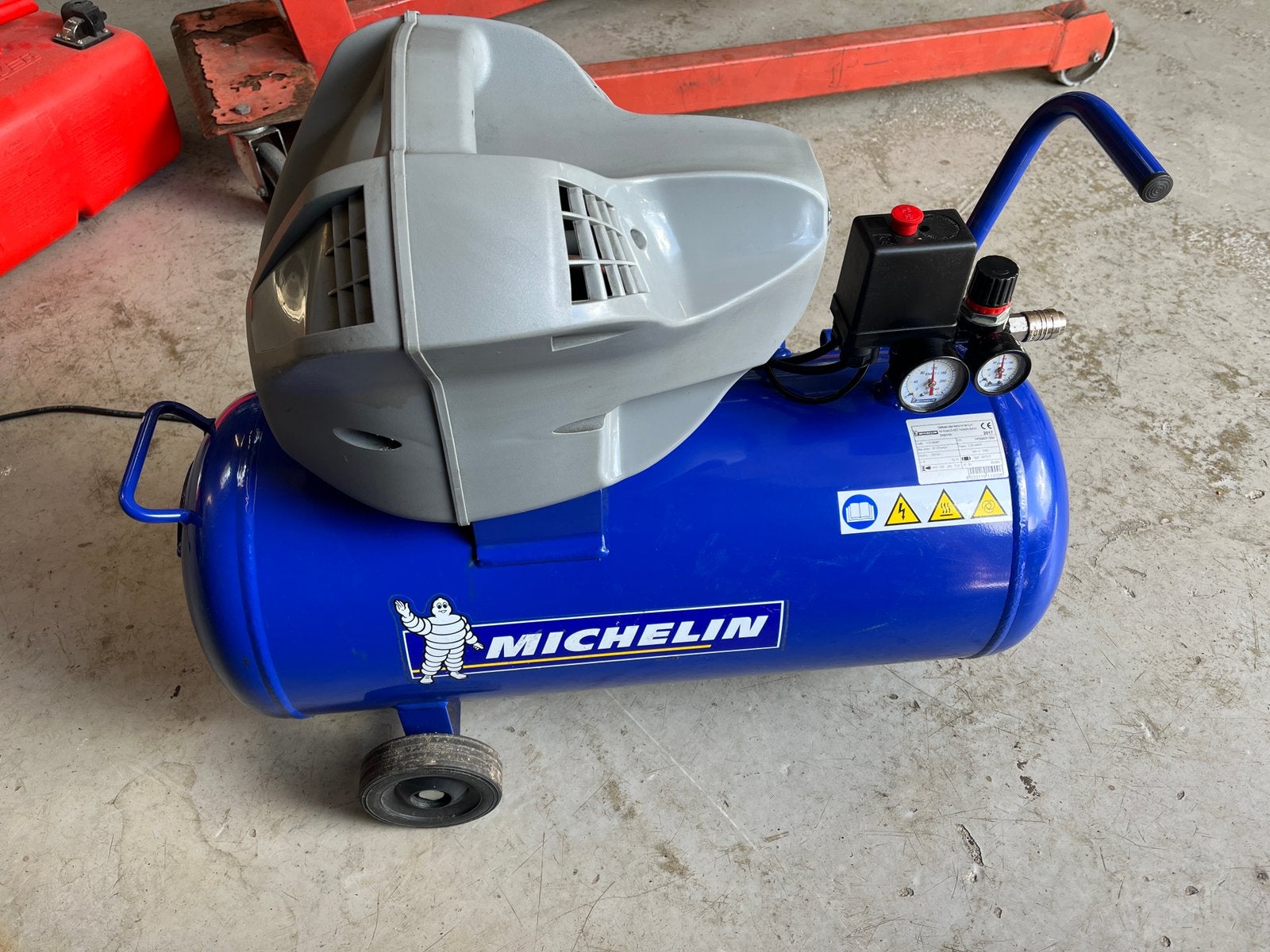 Michelin compressor 2 cilinder 50 liter 3pk in goede staat!, Mobiel, 6 tot 10 bar, Ophalen of Verzenden, Zo goed als nieuw