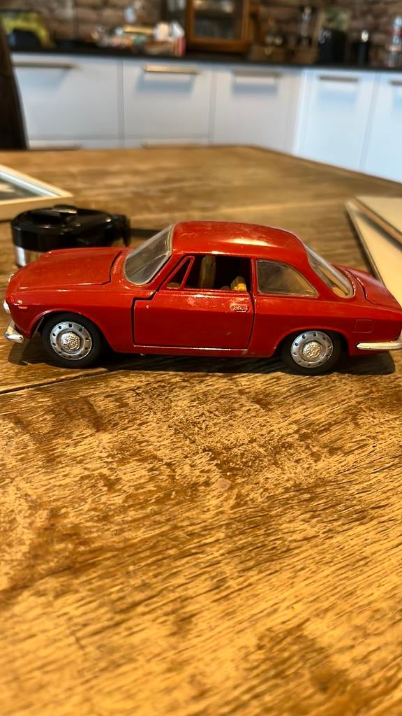 Togi Brevettato Alfa Romeo Guilia G.T.sprint 1/24, Hobby en Vrije tijd, Modelauto's | 1:24, Ophalen of Verzenden, Gebruikt, Auto