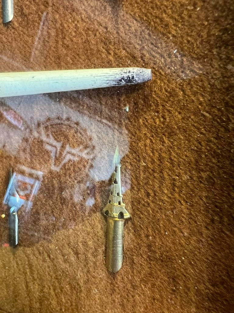 Antieke kroontjes pen display, Overige merken, Gebruikt, Balpen, Ophalen of Verzenden