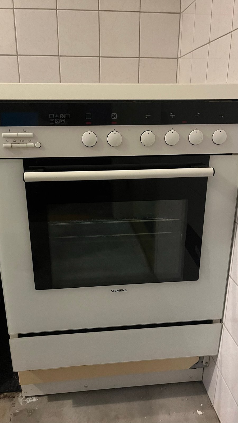 Siemens elektrisch fornuis met oven (1 pit defect), Ophalen, Gebruikt, 4 kookzones, Vrijstaand