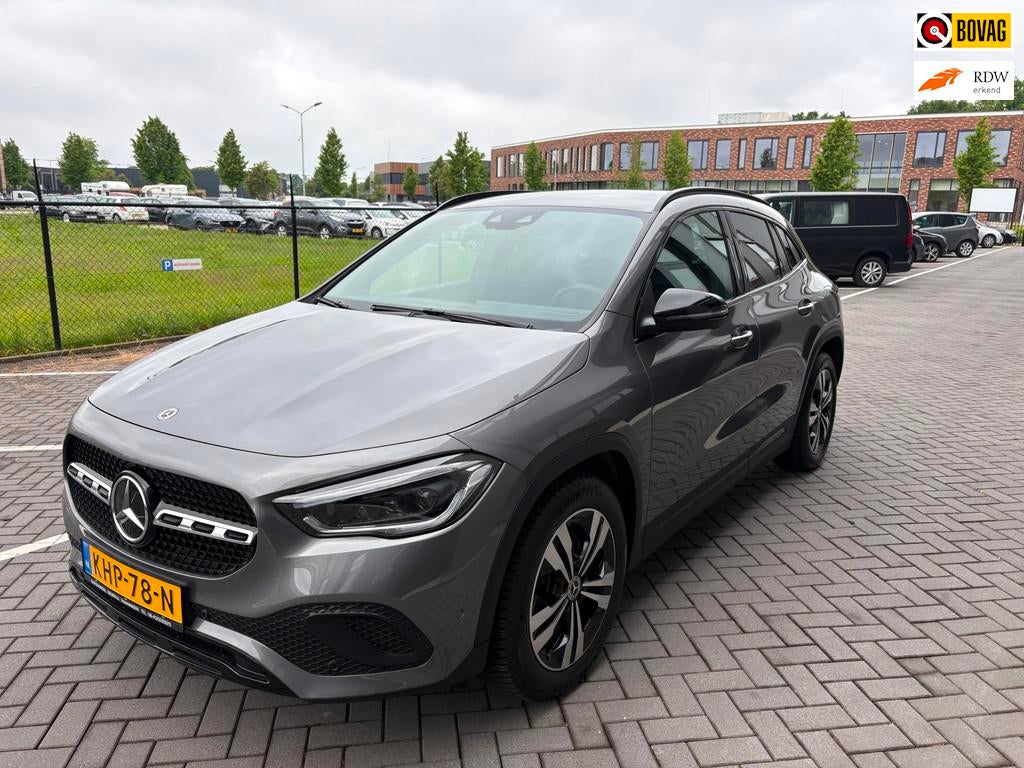 Mercedes-Benz GLA-klasse 250 Progressive widescreen, 15 km/l, 4 cilinders, 2000 kg, Leder en Stof
