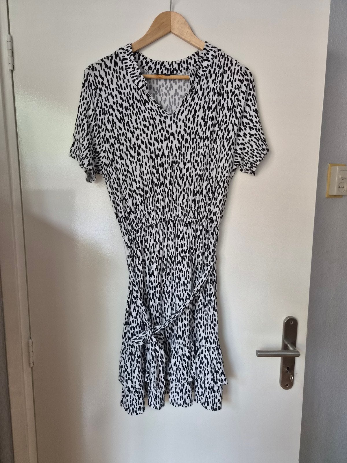 NED Jurk met dierenprint en riem - Maat M, Maat 38/40 (M), Zwart, Ophalen of Verzenden, Zo goed als nieuw