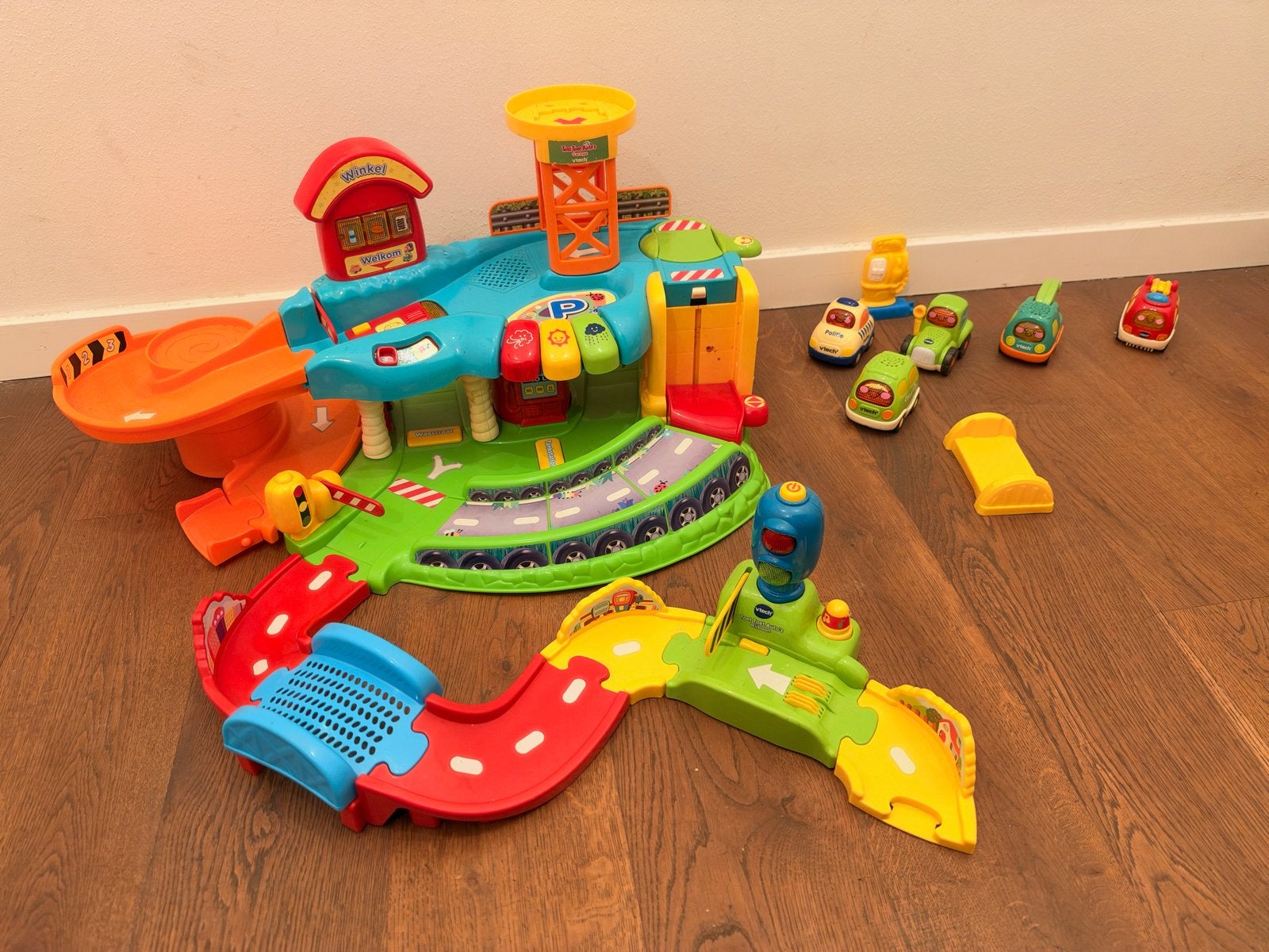 VTech Toet Toet Auto's Garage + 5 auto's + gratis DUPLO, Ophalen, Zo goed als nieuw
