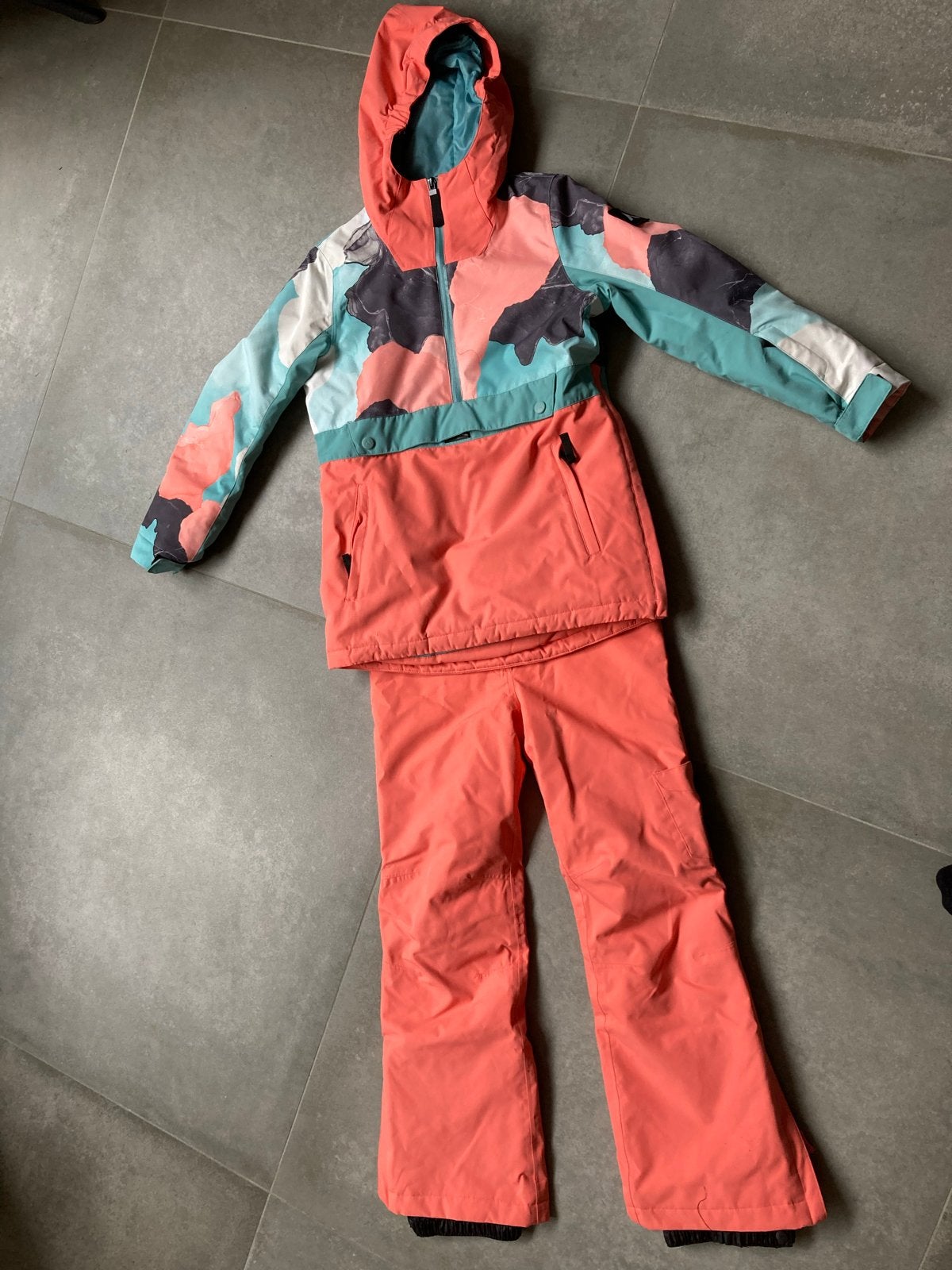 McKinley ski-jas en skibroek set, maat 152, Ophalen of Verzenden, Zo goed als nieuw, Meisje, Setje