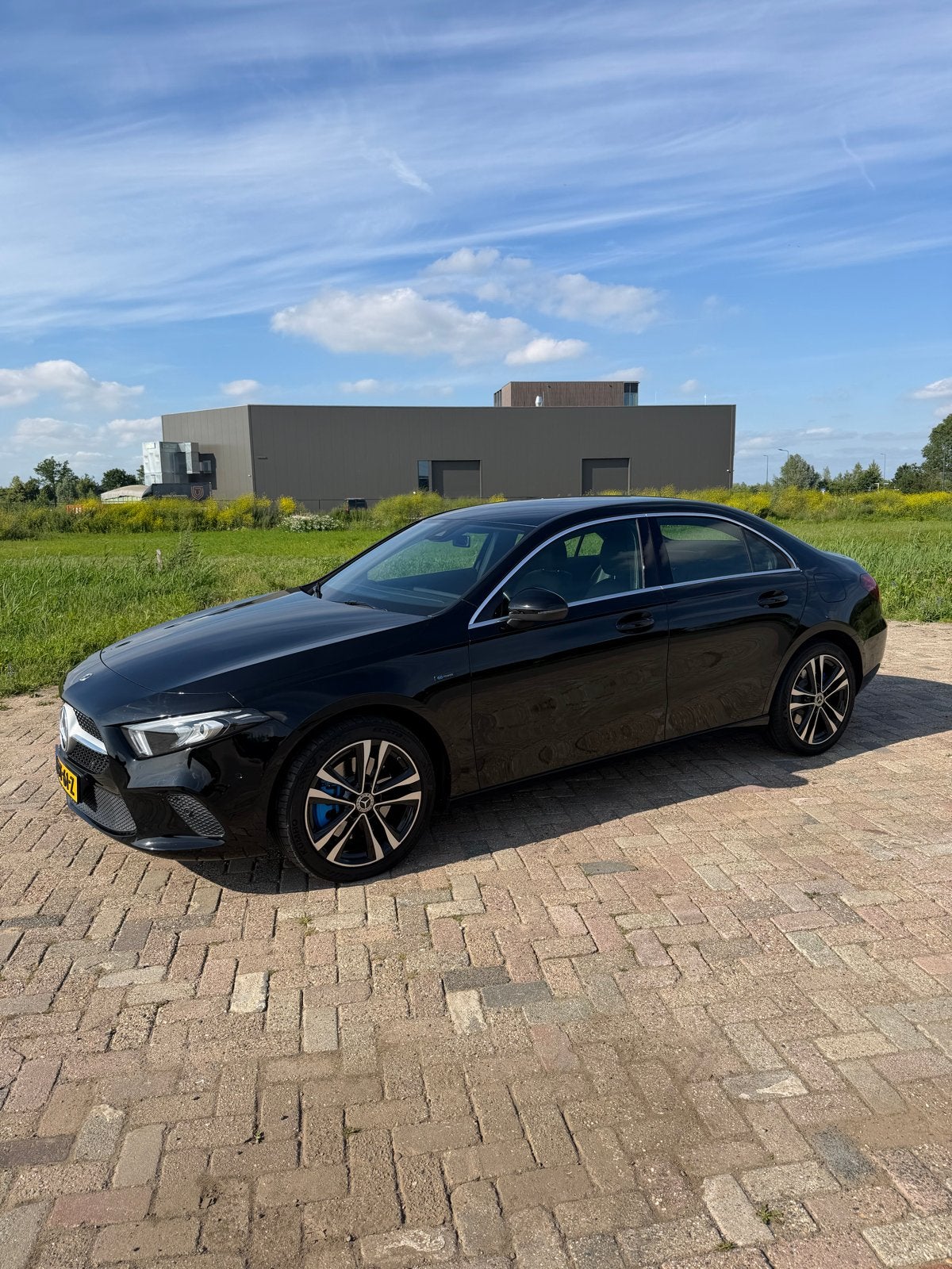 Mercedes-Benz A-Klasse A 250 e 218pk 8G-DCT 2020 Zwart, Auto's, Mercedes-Benz, 160 pk, Zwart, Plug-in hybride, 1600 kg