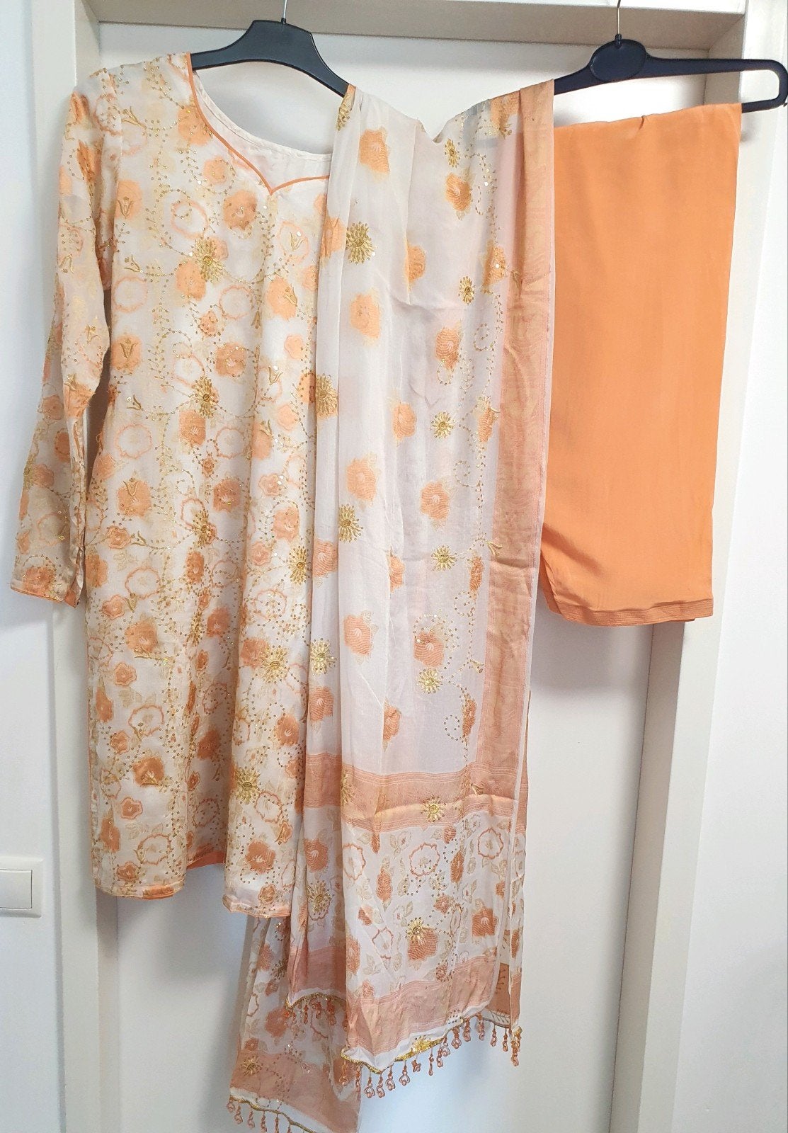 3-delige Wit Abrikoze Geborduurde Pailletten Indiase Shalwar, Kleding | Dames, Wit, Ophalen of Verzenden, Maat 36 (S), Onbekend