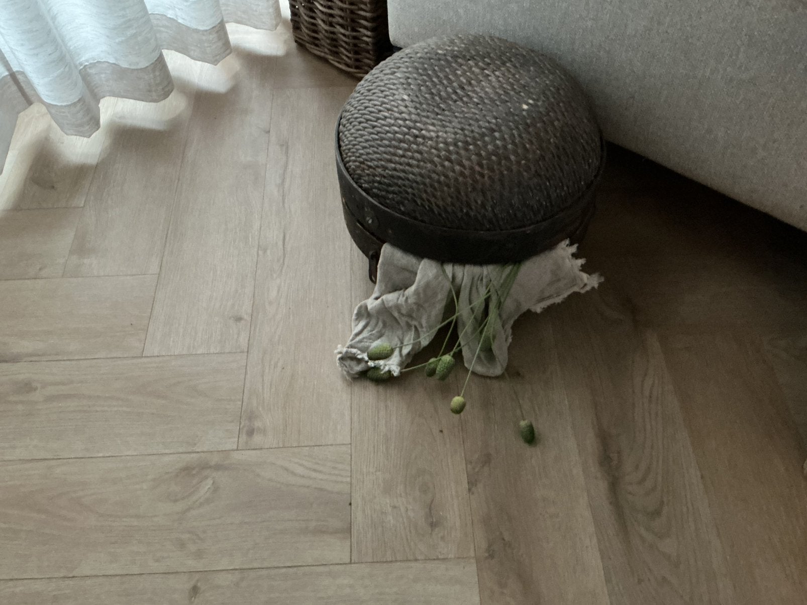 Mooie oude leem mand om iets mee te decoreren, Ophalen of Verzenden, Zo goed als nieuw, Rond, Riet