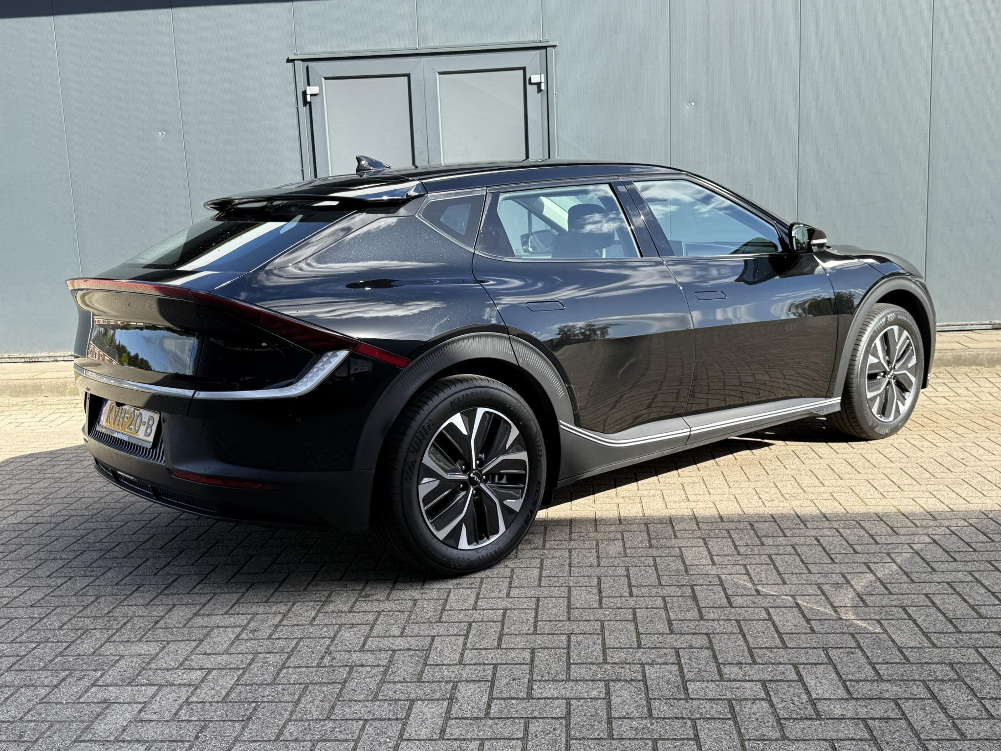 Kia EV6 Edition 77.4 kWh / SOH 100% / Fabrieksgarantie tot 1, Auto's, Automaat, Gebruikt, Zwart, Automatische klimaatregeling