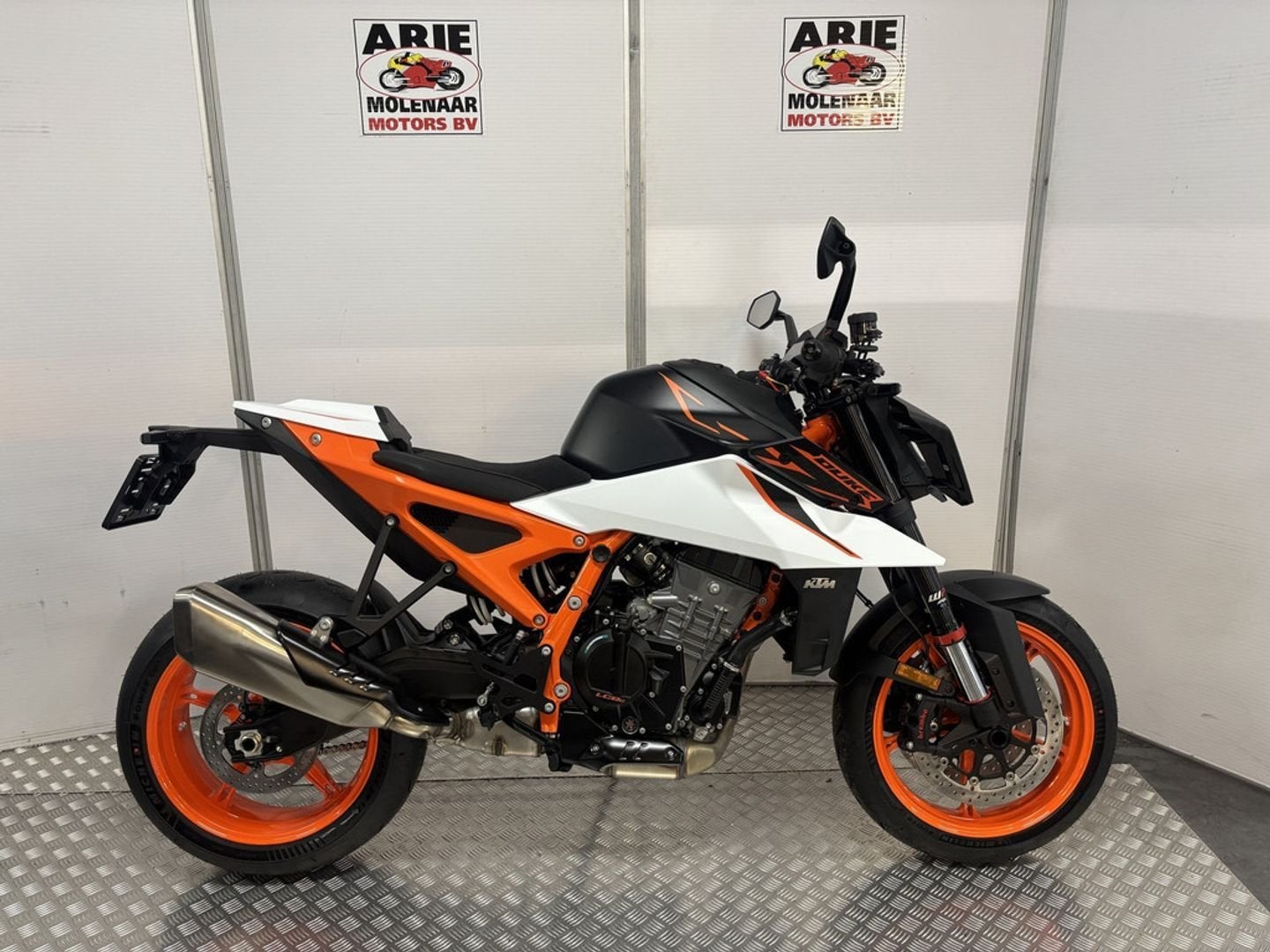 KTM 990 Duke R (bj 2025 model 2026), Motoren, 2 cilinders, KTM, Motorrijbewijs A, Bedrijf