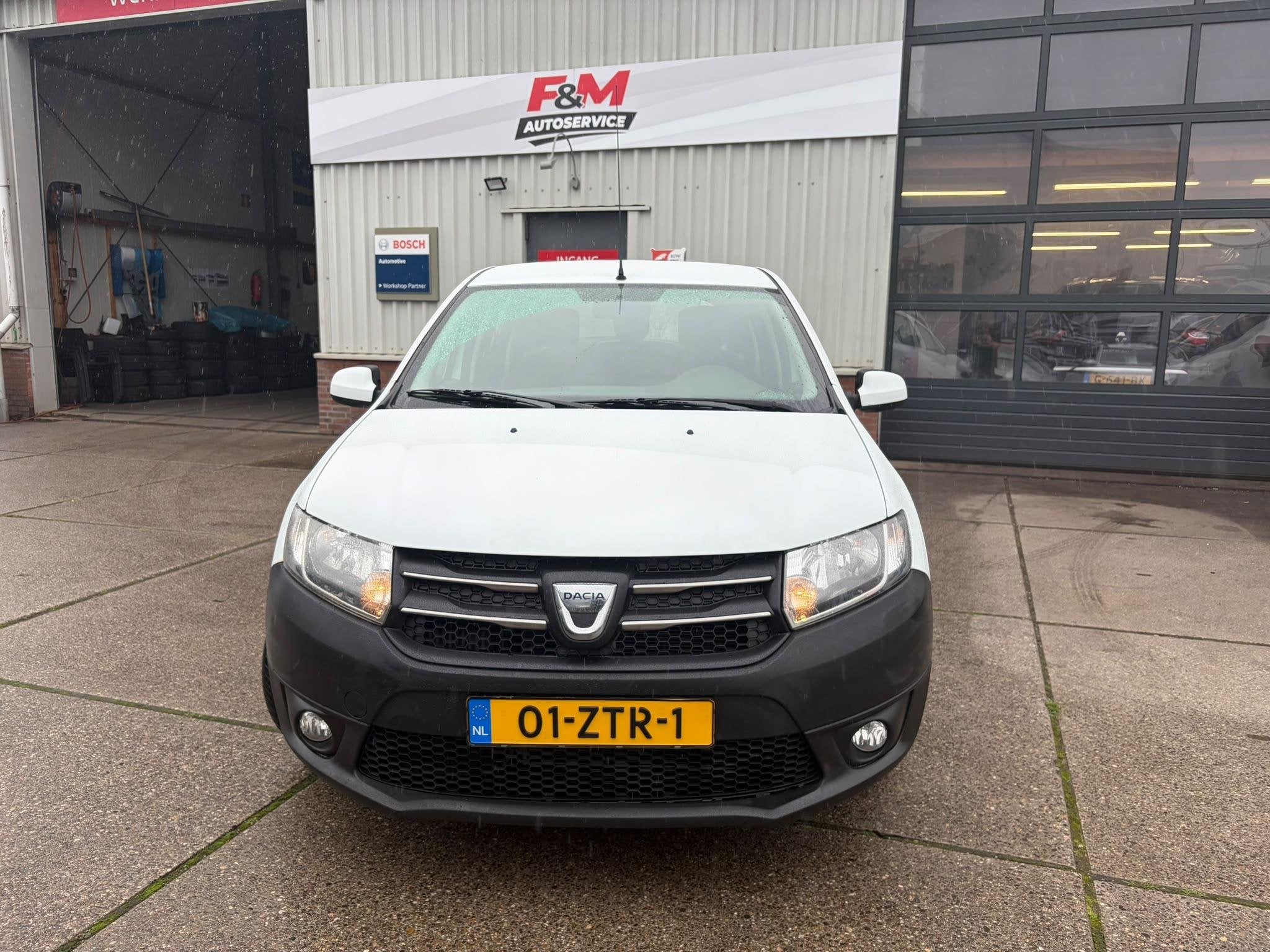 Dacia Sandero 0.9 TCe Lauréate Airco, radio, trekhaak, Auto's, Voorwielaandrijving, Stof, Gebruikt, 31 €/maand