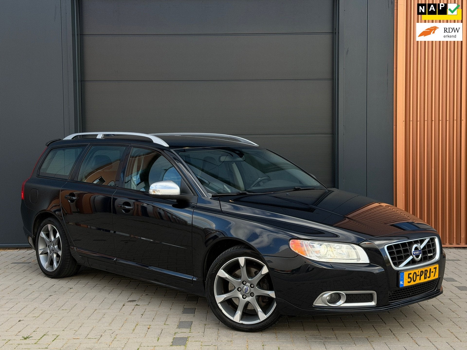 Volvo V70 2.0T R-Edition|Navi|Stoelverwarming|Parkeersensore, Voorwielaandrijving, Euro 5, 4 cilinders, Zwart
