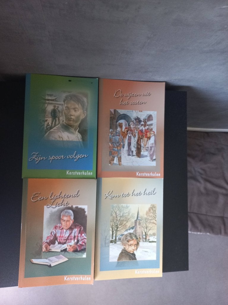 4 boekjes Kerstverhalen, Ophalen of Verzenden, Gelezen, Nederland