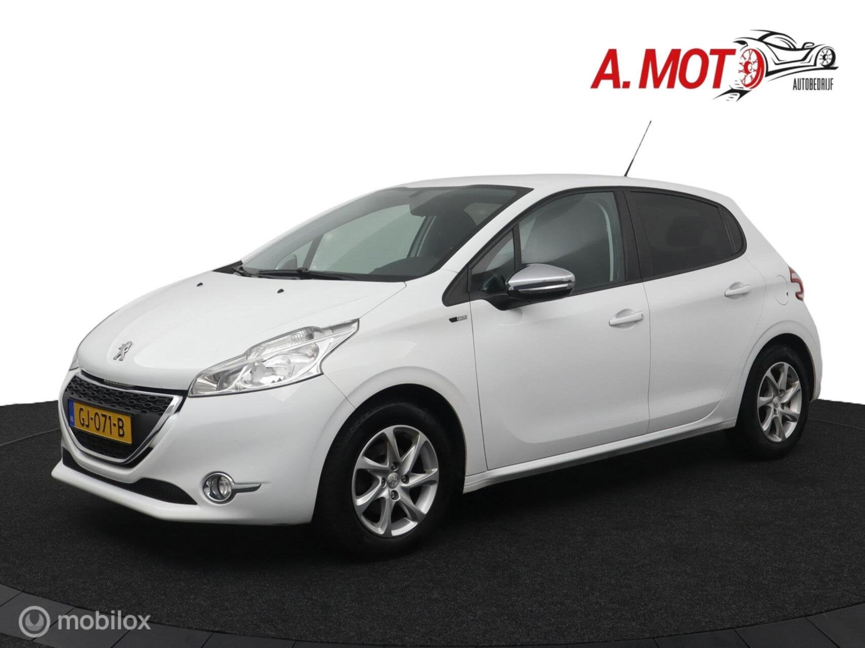 Peugeot 208 1.2 PureTech Allure, Voorwielaandrijving, Gebruikt, 1199 cc, 82 pk