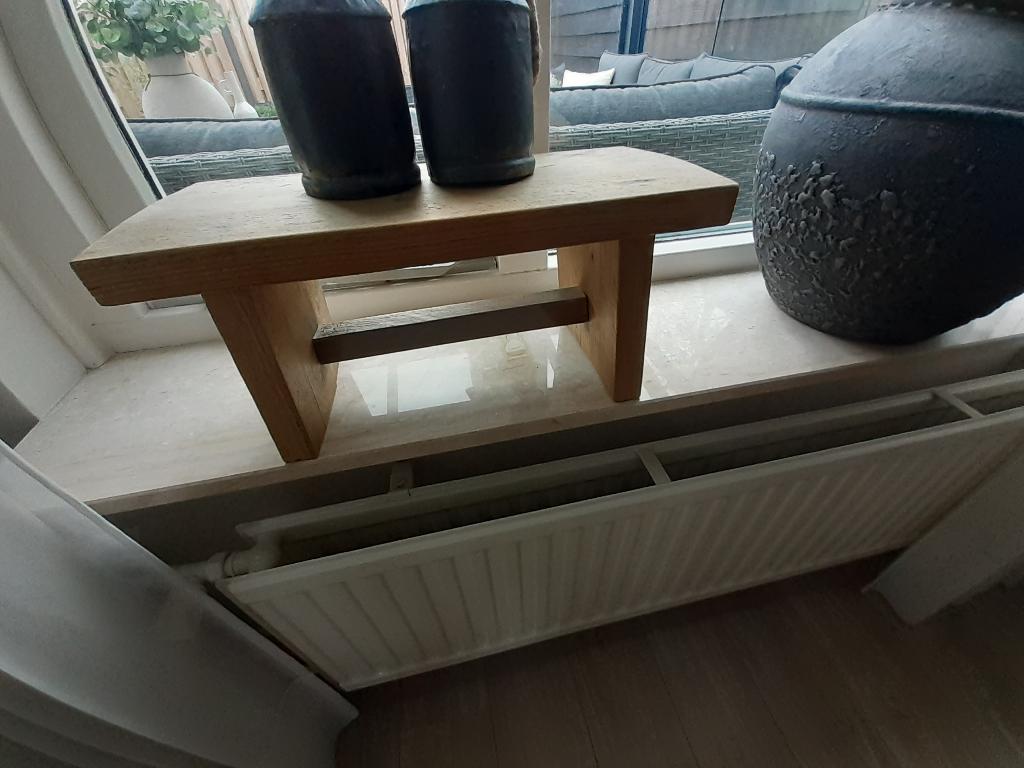 Stevig houten vensterbank krukje woonaccessoires., Ophalen of Verzenden, Zo goed als nieuw, Hout