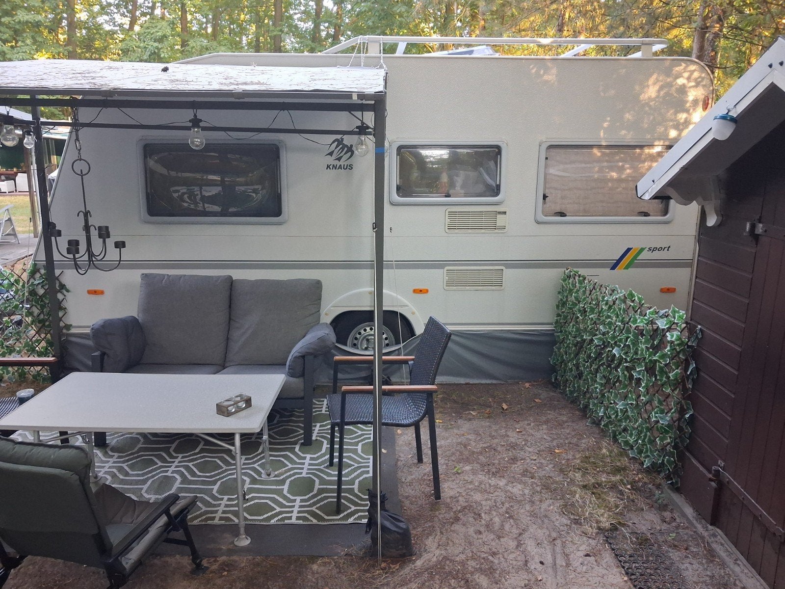 Caravan, voortent, luifel, zijcabines, mogelijk seizoenplek, Rondzit, Frans bed, Particulier, 6 tot 7 meter