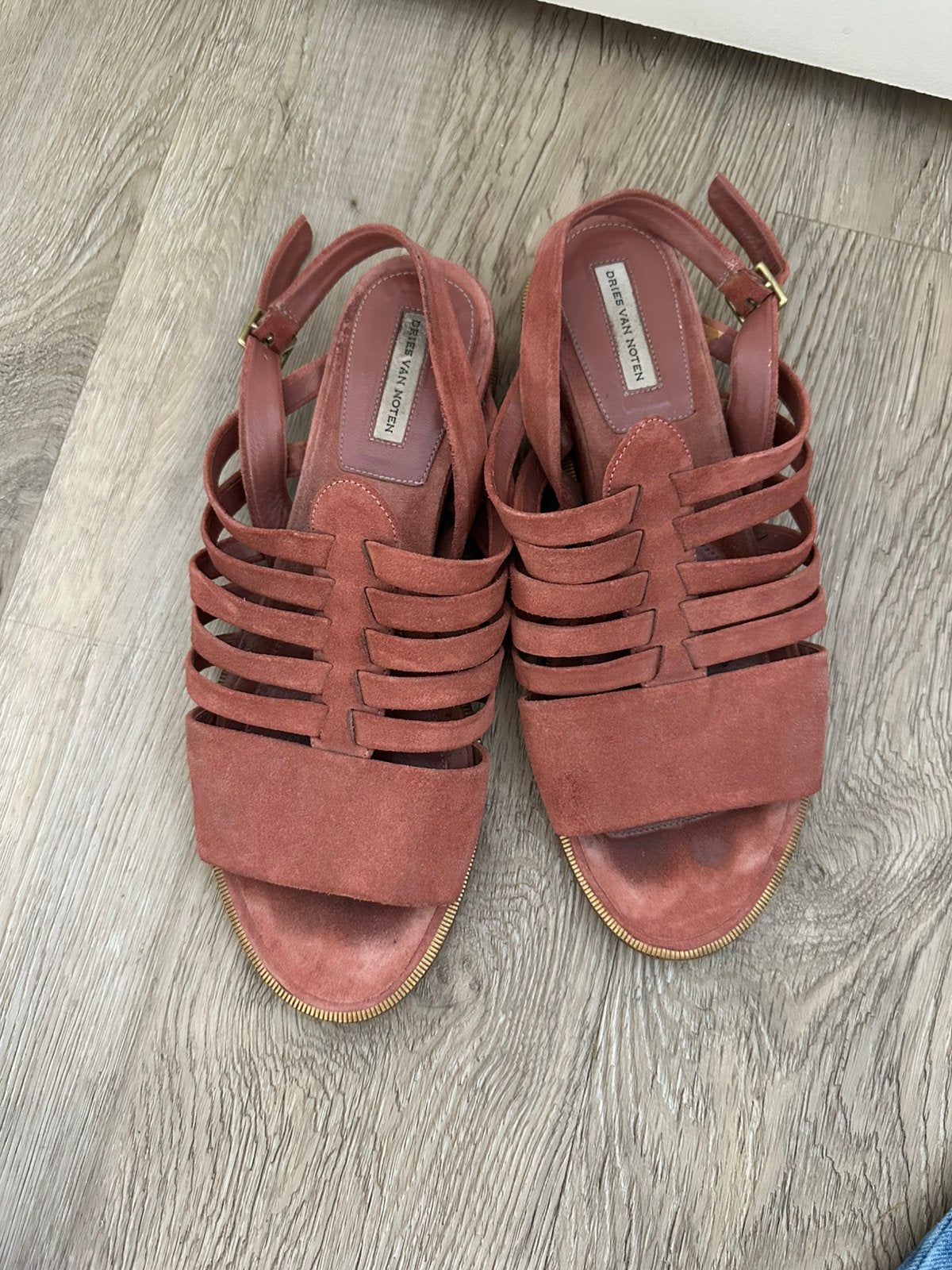 Dries Van Noten suede bruine leren sandalen maat 37,5, Kleding | Dames, Ophalen of Verzenden, Gedragen, Roze, Sandalen of Muiltjes