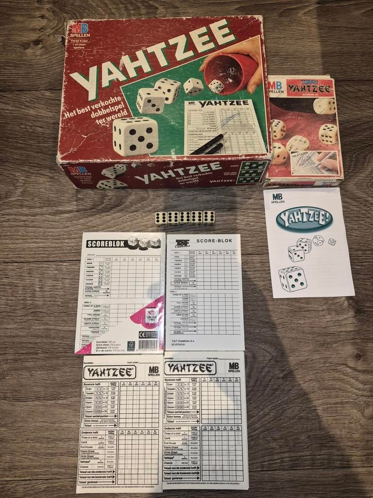 Vintage Yahtzee dobbelspel van MB Spellen, Hobby en Vrije tijd, Gezelschapsspellen | Bordspellen, Gebruikt, Een of twee spelers