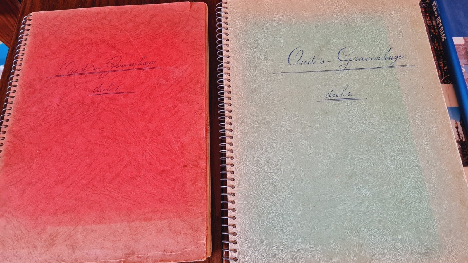 Twee plakboeken met historische krantenknipsels Den Haag, Ophalen of Verzenden, Gelezen, Krant