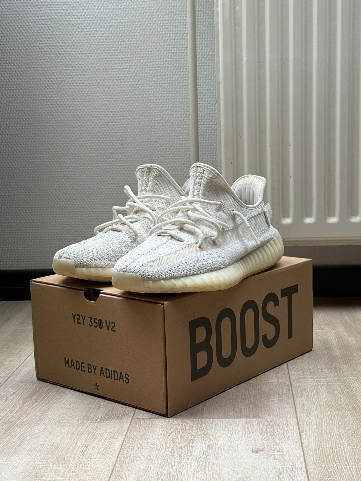 Yeezy 350 v2 bone, maat 45 1/3, Kleding | Heren, Wit, Ophalen of Verzenden, Adidas Yeezy, Sneakers of Gympen