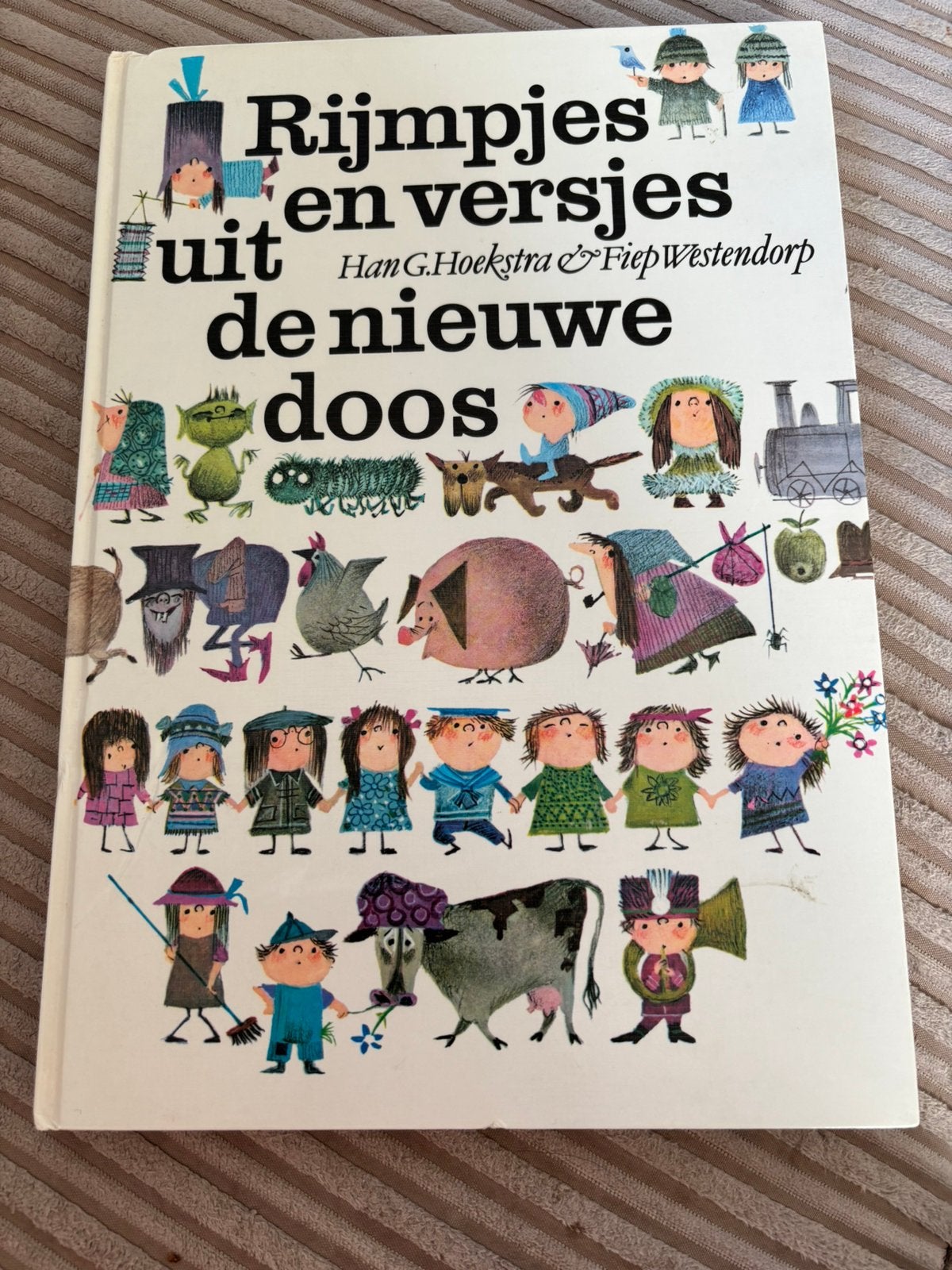 Rijmpjes en versjes uit de nieuwecdoos - Han G. Hoekstra, Ophalen of Verzenden, Zo goed als nieuw