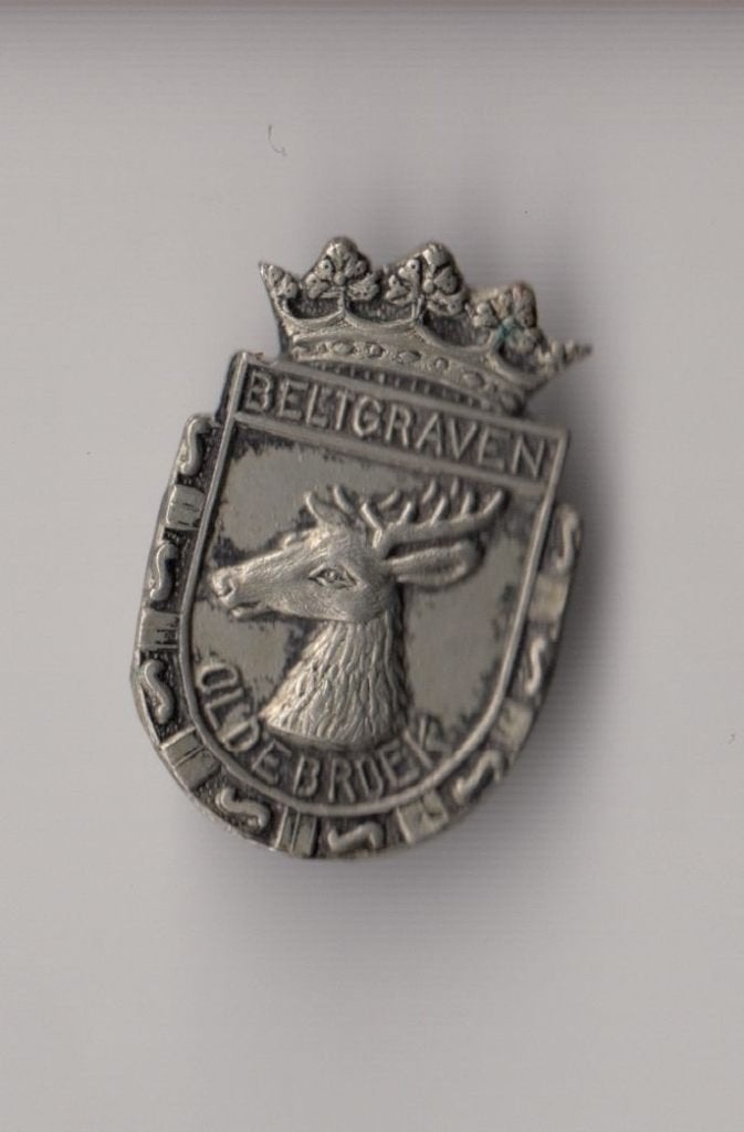 Oldebroek Beltgraven Hert broche, Gebruikt, Niet vindbaar, Niet vindbaar, Speldje of Pin