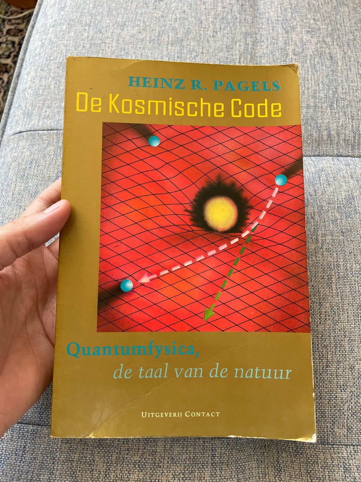 De Kosmische Code: Quantumfysica, de taal van de natuur 1984, Boeken, Ophalen of Verzenden, Gelezen, Natuurwetenschap