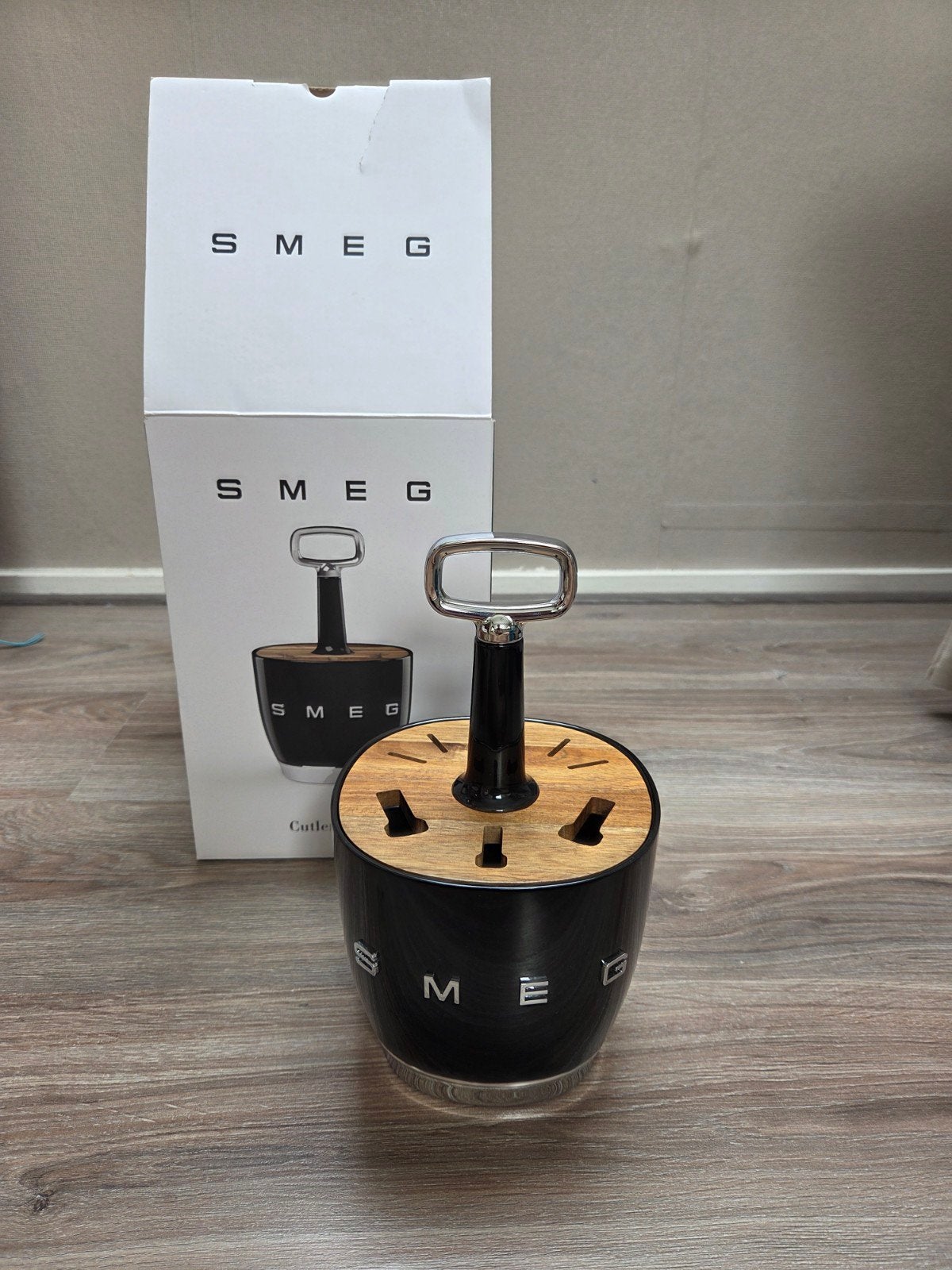 Smeg Bestekhouder Zwart - Nieuw in doos, Overige typen, Hout, Nieuw, Ophalen of Verzenden
