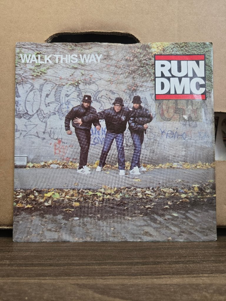 Run DMC - Walk this way, 7 inch, Ophalen of Verzenden, Zo goed als nieuw, Beschermende buitenhoes