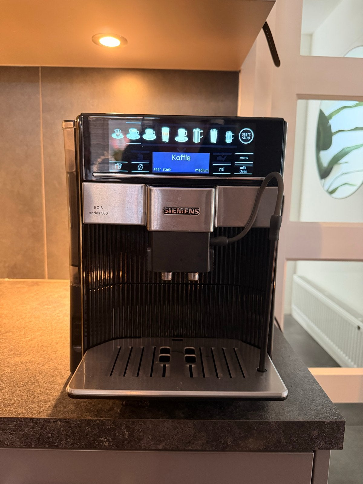 Siemens EQ.6 series 500 koffiemachine - goed onderhouden, Ophalen, Afneembaar waterreservoir, Gebruikt, Koffiemachine