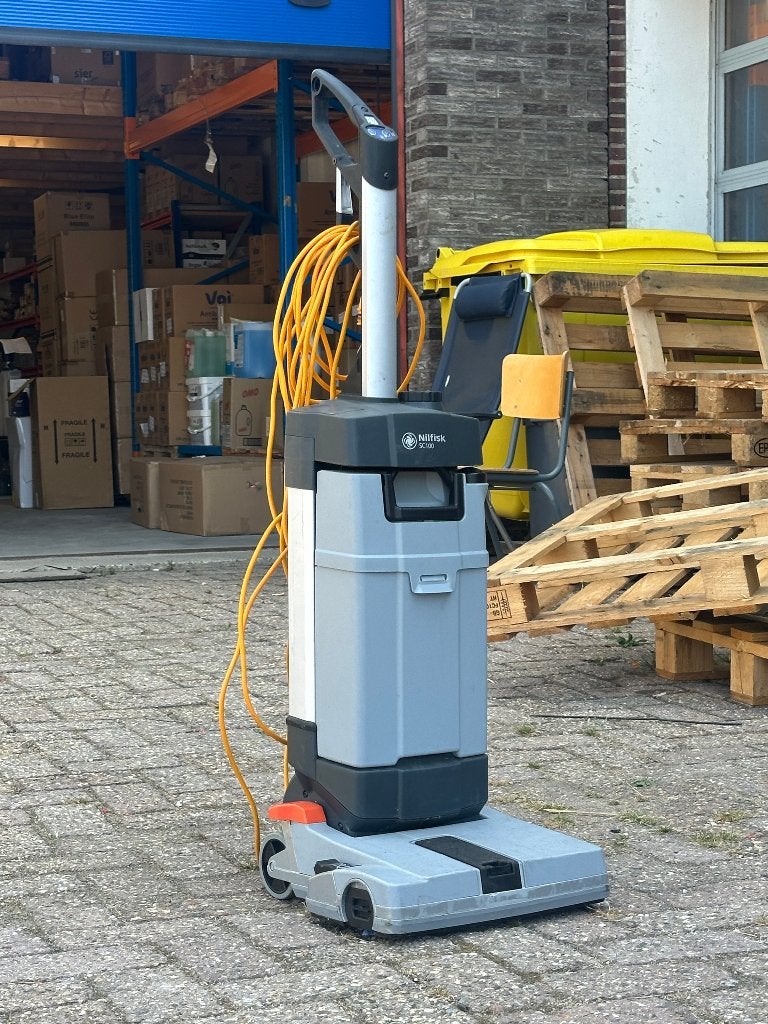 Tweedekans Nilfisk SC 100 Schrobzuigmachine, Doe-het-zelf en Verbouw, Reinigingsmachines, Ophalen, Gebruikt, Schrobmachine