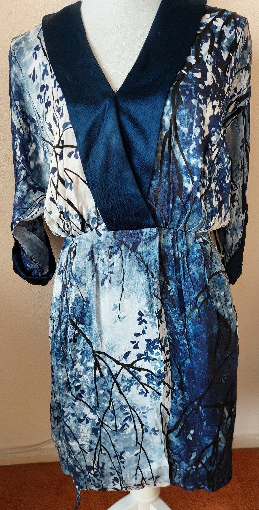 Exclusieve jurk van ELISABETTA FRANCHI mt 36/38, Kleding | Dames, Jurken, Ophalen of Verzenden, Zo goed als nieuw, Maat 36 (S)