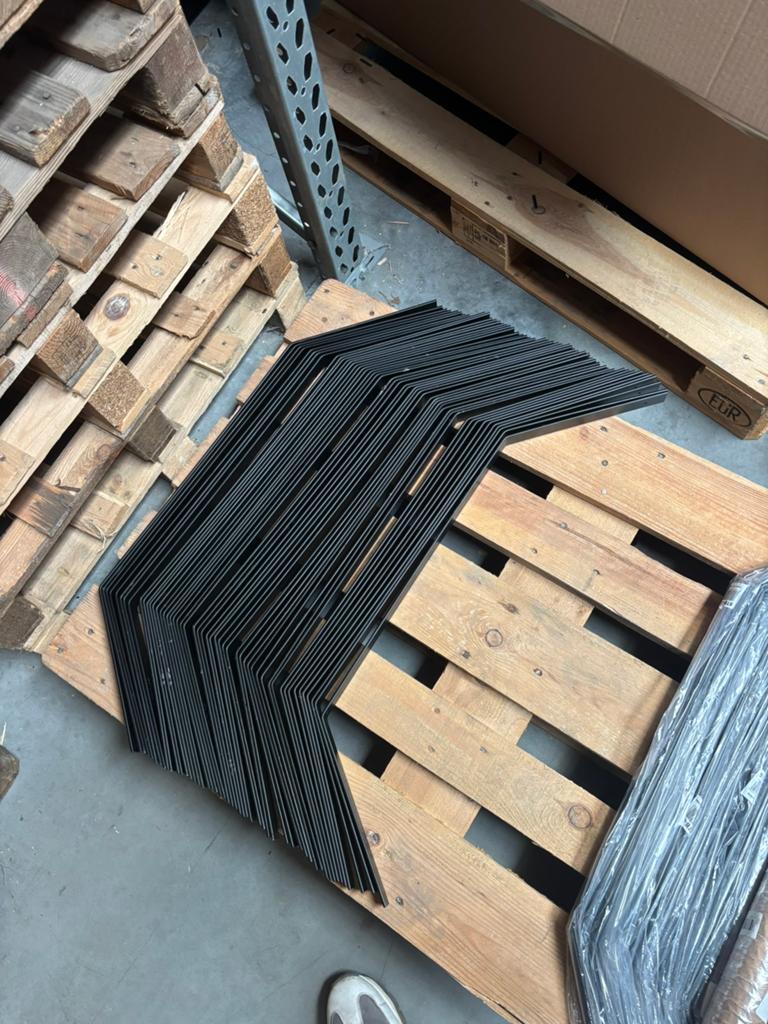 Kattengaasbeugels met kleine schade - 86 op voorraad, Ophalen, Minder dan 25 mm, Zo goed als nieuw, Plank