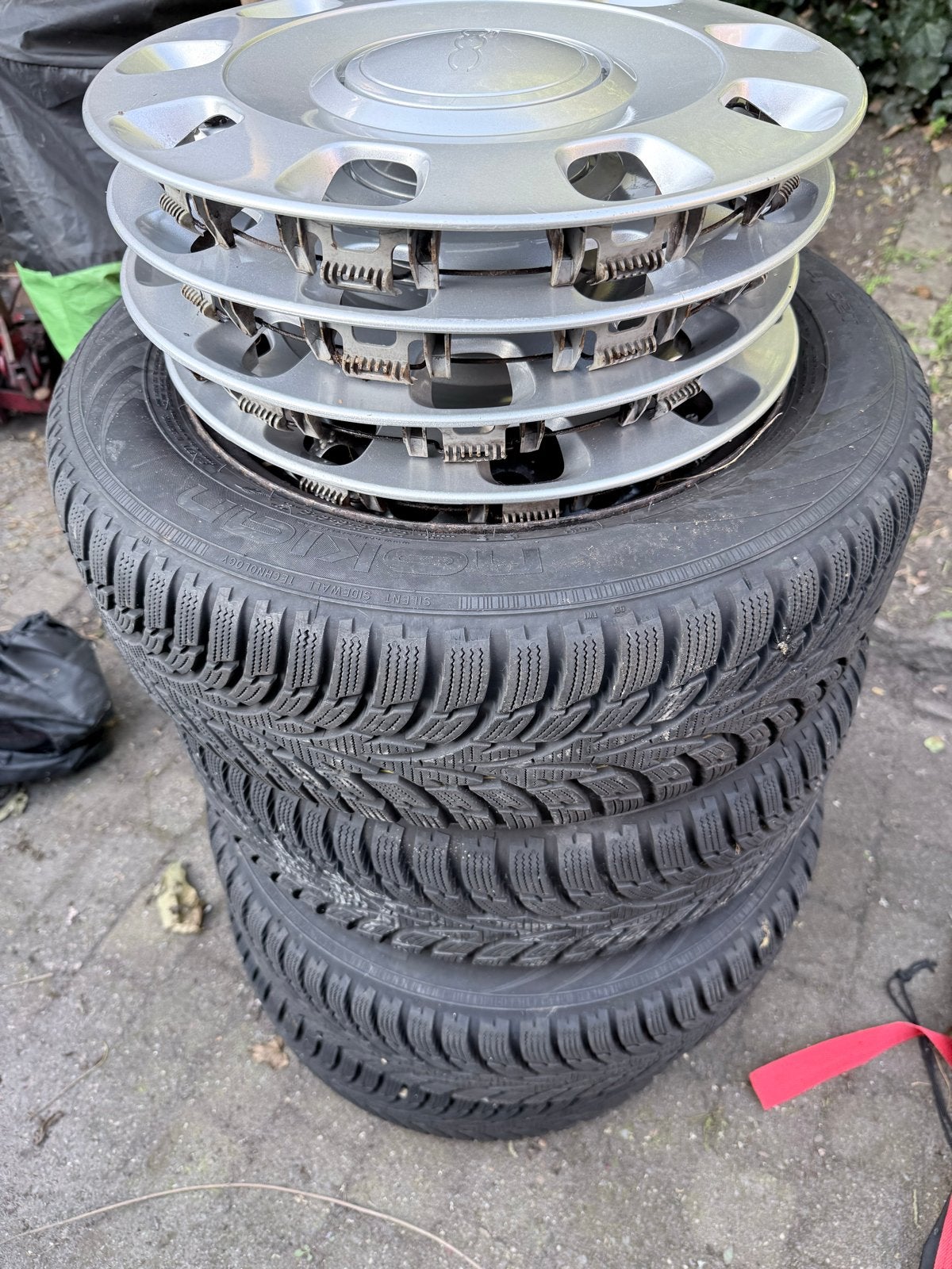 Fiat 500 Nokian Winterbanden met wieldoppen, Auto-onderdelen, Ophalen, 14 inch, Gebruikt, 175 mm
