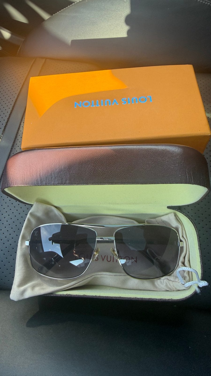 Originele Louis Vuitton Attitude Heren - Zo goed als nieuw, Sieraden, Tassen en Uiterlijk, Overige merken, Zonnebril, Zwart, Ophalen of Verzenden