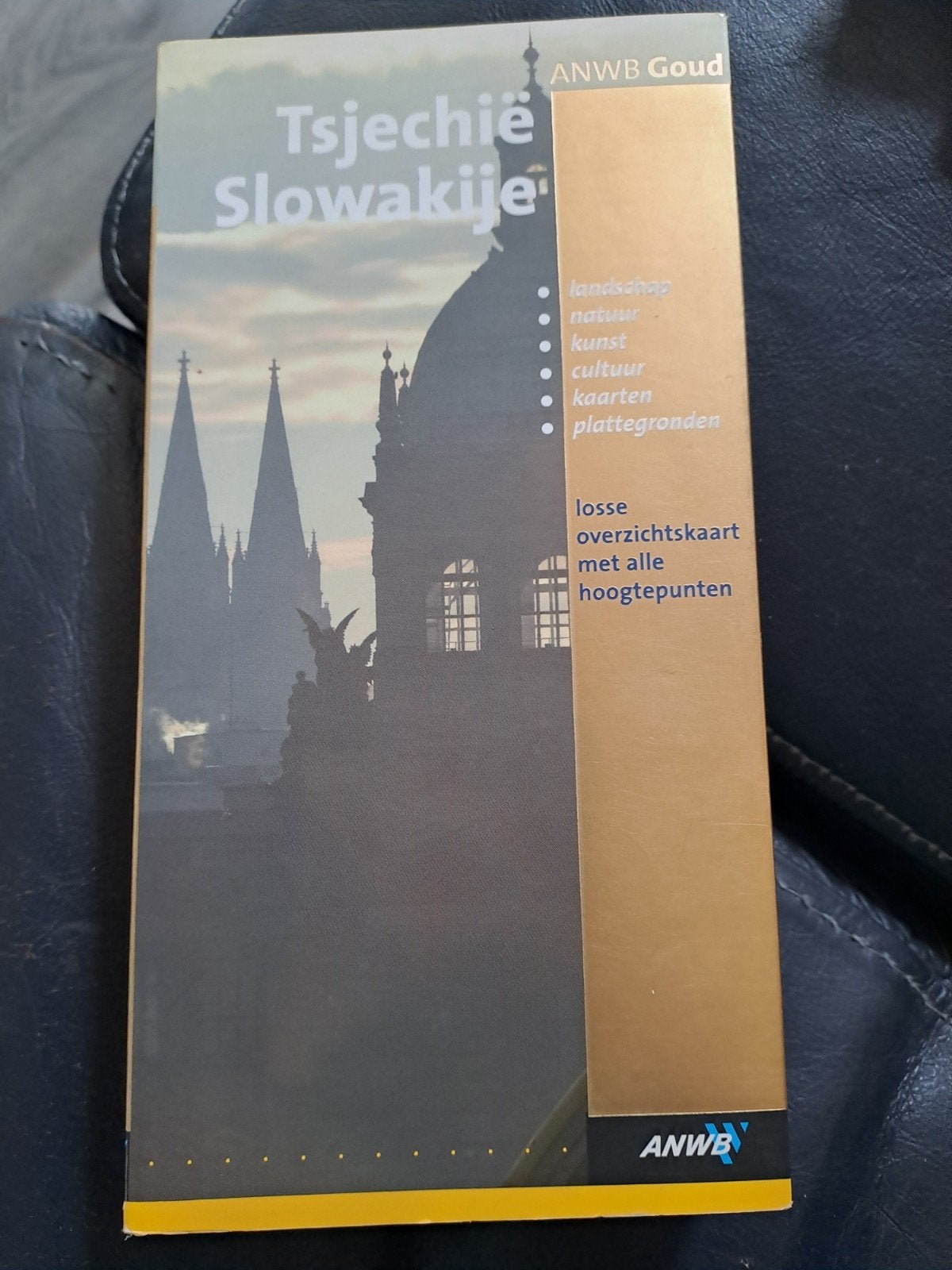 ANWB Goud Reisgids Tsjechië Slowakije met kaart, Europa, Ophalen of Verzenden, Zo goed als nieuw, Reisgids of -boek