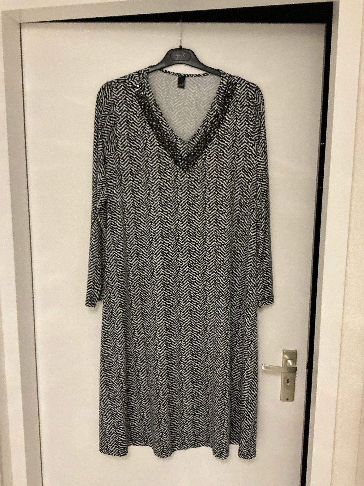 Jurk van Yoek met kraaltjes en veel stretch, maat M, Ophalen of Verzenden, Gedragen, Maat 38/40 (M), Zwart