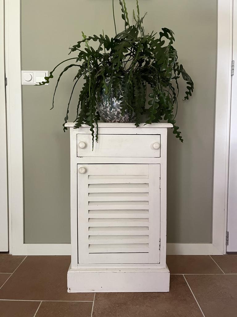 Nachtkastjes met louvre deur en lade – beach style, Huis en Inrichting, Ophalen, Gebruikt