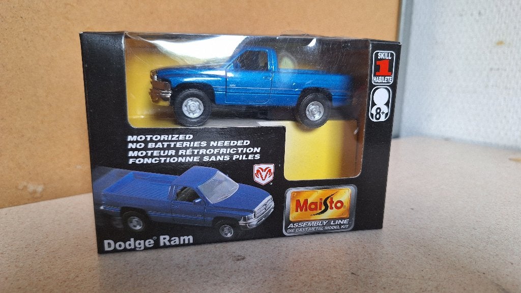 Maisto Dodge ram 1/43 met frictie motor, Ophalen of Verzenden, Zo goed als nieuw, Auto, Overige merken