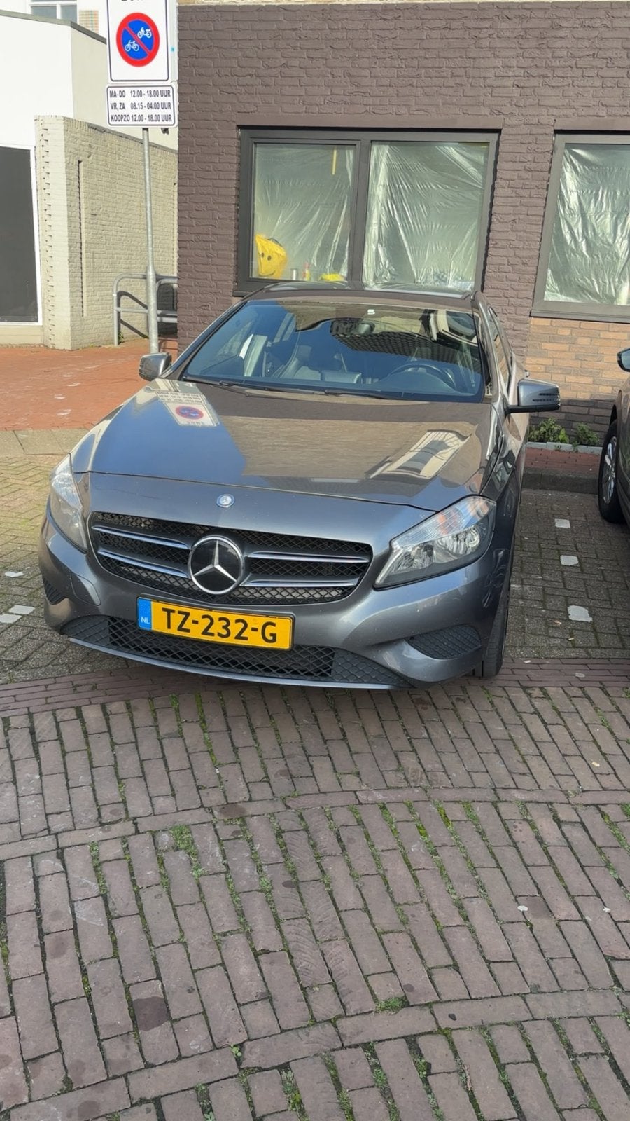 Mercedes-Benz A-Klasse A180 1.6 Blue Efficiency 2014 Grijs, Auto's, Voorwielaandrijving, Stof, Zwart, 4 cilinders